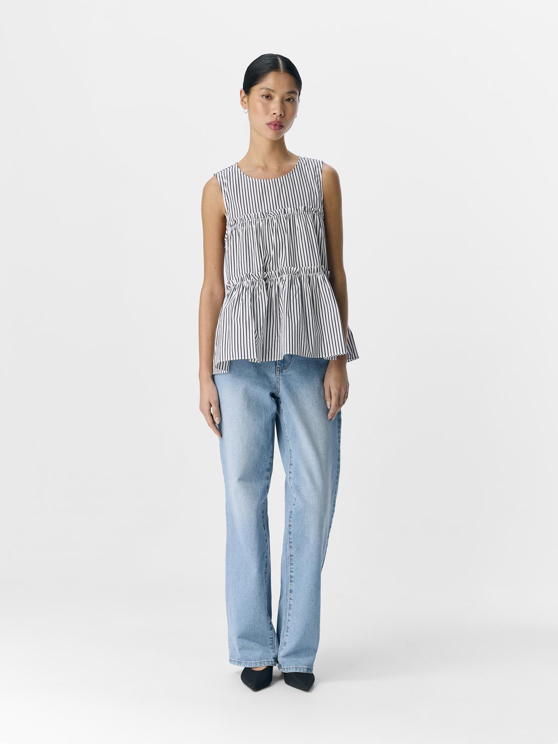 model_shot-front_full